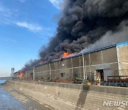 인천 동구 가구공장 화재, 6시간만에 불길 잡혀(종합)