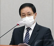 유영민, 신현수 파동에 "송구하다..문대통령 발표 전 승인"