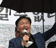 경찰, '광복절 집회 주최' 민경욱 전 의원 송치