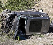 [서울포토] '골프황제' 타이거 우즈 차량 전복사고.. 심하게 훼손된 SUV
