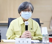 '백신 1호 접종' 논란에 방역당국 "정치적 고려 없어"