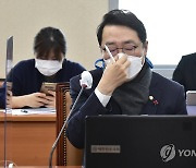 과방위 참석한 윤영찬 의원