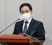 업무보고하는 유영민 대통령 비서실장