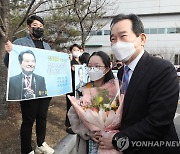 전북 한국탄소산업진흥원 방문한 정세균 총리