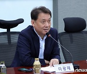 '잠룡' 이광재, 동분서주..文대통령 부산 동행, 지자체 방역 힘싣기