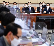 가덕도특별법, 내일 본회의 처리..여야, 文 대통령 '뒷짐' 공방(종합)