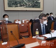 <포토>국회세종의사당 설치에 관한 공청회 참관하는 박병석 국회의장