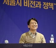 <포토> 단일화 2차 토론 참석한 안철수