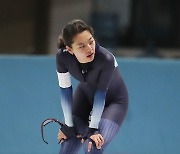 빙속 김보름, 여자 1,500m 1위..3,000m 컨디션 난조로 기권