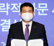 기념촬영하는 김경욱 인천국제공항공사 사장