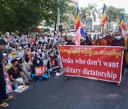 세계은행, 미얀마에 자금 지원 중단