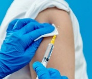 포항서 코로나 백신 맞은 50대 여성 '혈압상승·두통' 증세
