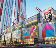 [From the scene] Seoul's newest, biggest department store offers new shopping experience