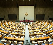 가덕도 신공항 특별법 통과..TK의원들 반대