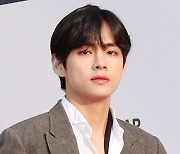 '아시아 프린스' 방탄소년단 뷔, 中아이만 2주연속 1위 '대륙 평정'..중국도 '태태랜드'