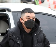 승리, 현장 CCTV 공개에도 특수폭행교사 혐의 부인 "조폭 아닌 경호원"