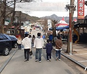 3.1절 연휴 첫날, 대전·충남 국립공원과 쇼핑몰 '북적'