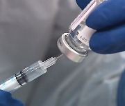 일반 성인 7월부터 접종 가능..백신 물량 확보 '변수'