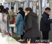 서울 신규확진 110명..병원·가족·지인·직장·원룸감염(종합)