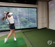 골프존 주최 '스크린골프 대결'에서 샷하는 안소현