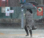 서울·경기 곳곳 약한 비 시작..1일 낮부터 폭우 최대 100mm
