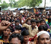 해상 표류 로힝야족 난민 구조..방글라 "환송 의무 없다"