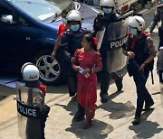 미얀마 민주화 외침 한 달..총격·폭력 진압에 770여명 체포