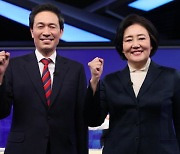 '승자 결정 D-1' 연트럴파크 찾은 박영선, 곽상언변호사 만난 우상호