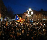 "국왕은 마피아 두목", 스페인 왕실모독 래퍼 수감되자 보름째 시위