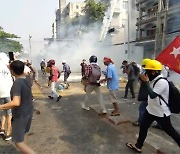 '피의 일요일' 미얀마 시위 유혈 사태 확산.."최소 7명 숨져"
