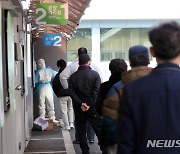 서울 신규확진 120명, 11일째 100명대..병원·모임감염 여전