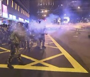 조슈아 웡 등 홍콩 민주파 인사 무더기 기소..'국가전복 혐의'