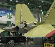 첫 국산 전투기 KF-X 공개..내년 7월 첫 비행
