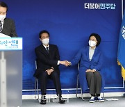 [포토]우상호 축하받는 박영선