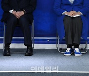 [포토]더불어민주당 서울시장 후보 경선 발표 기다리는 우상호-박영선