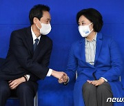 박영선 후보 선출 축하하는 우상호