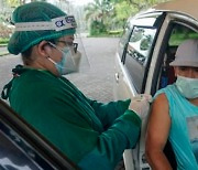 인도네시아 발리 '드라이브 스루' 백신 접종센터 개장