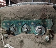 원형 상태로 발굴된 2000년 전 '폼페이 전차'