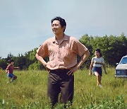 '기생충' 영광 재현.. '미나리' 골든글로브 외국어영화상 품었다