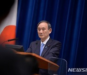 '스가 장남 불법 접대 의혹' 일본 내각홍보관 사직