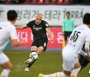 성남, 수적 우위에도 '남기일 더비' 제주와 0-0