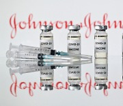 미 CDC, J&J 코로나19 백신 접종 최종 승인..화이자·모더나 이어 세 번째