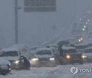 정총리, 강원 폭설 긴급지시.."모든 자원 동원해 조치"