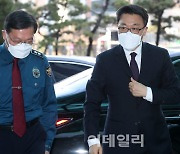 경찰 "김진욱 청탁금지법 위반 의혹, 본격 수사..고발인 조사 마쳐"