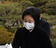 [포토]박영선 민주당 서울시장 후보, 현충원 참배