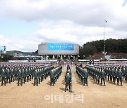 육사77기, 졸업·임관..미래 육군 주역 268명 소위 계급장