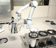 [기업] "커피 드릴까요?" 가전매장에 등장한 LG 바리스타봇