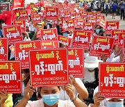 미얀마 진출 국내은행 통째로 마비.."매일 더 악화"