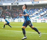 울산 홍명보 감독 데뷔전 화끈한 골 폭죽.. 강원에 5-0 대승