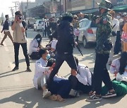 [사설] 미얀마 군부는 시위대 유혈 진압 당장 멈추라